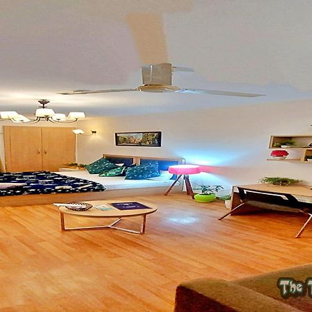 נוידה Top Luxury & Couple Friendly Stay Gp By Taj Suites & Studios #New Year Party & Stay מראה חיצוני תמונה