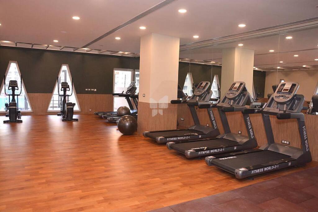 נוידה Top Luxury & Couple Friendly Stay Gp By Taj Suites & Studios #New Year Party & Stay מראה חיצוני תמונה