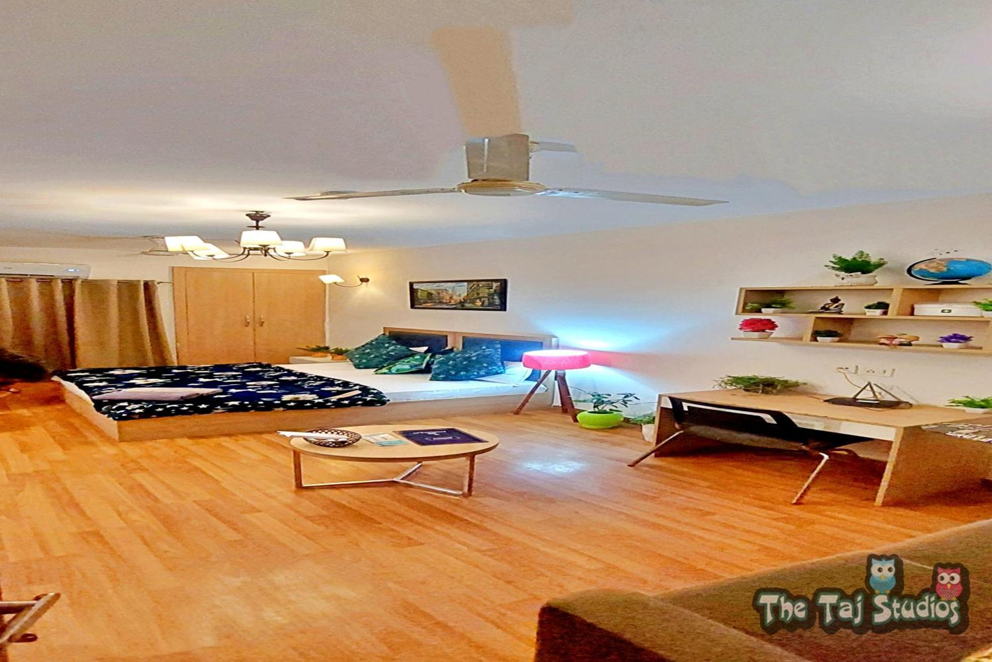 נוידה Top Luxury & Couple Friendly Stay Gp By Taj Suites & Studios #New Year Party & Stay מראה חיצוני תמונה