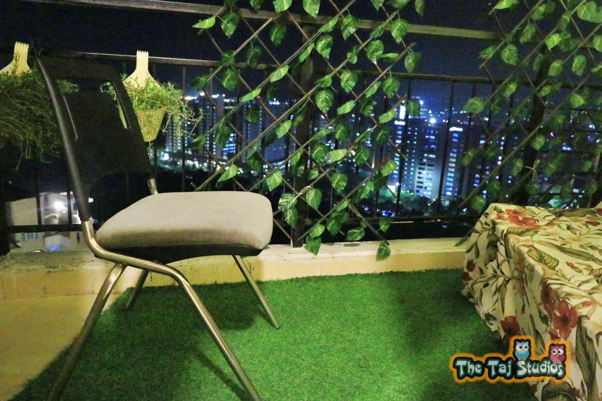 נוידה Top Luxury & Couple Friendly Stay Gp By Taj Suites & Studios #New Year Party & Stay מראה חיצוני תמונה